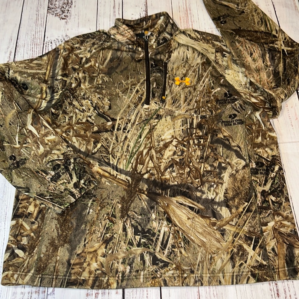 Under Armour Mossy Oak Duck Blind Camo. Light weight pull over Size Lg.
